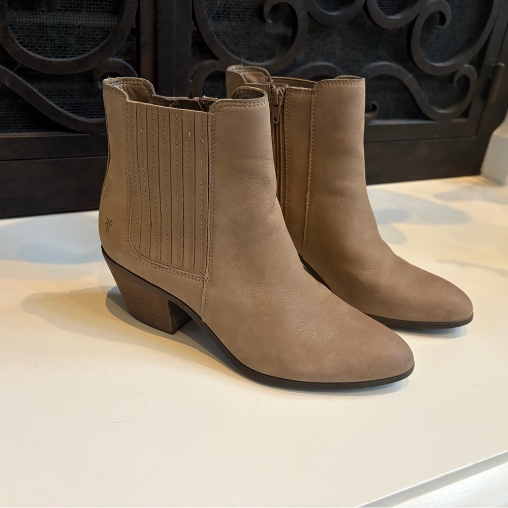 Frye Sandra Taupe Leather Boots Size 8.5